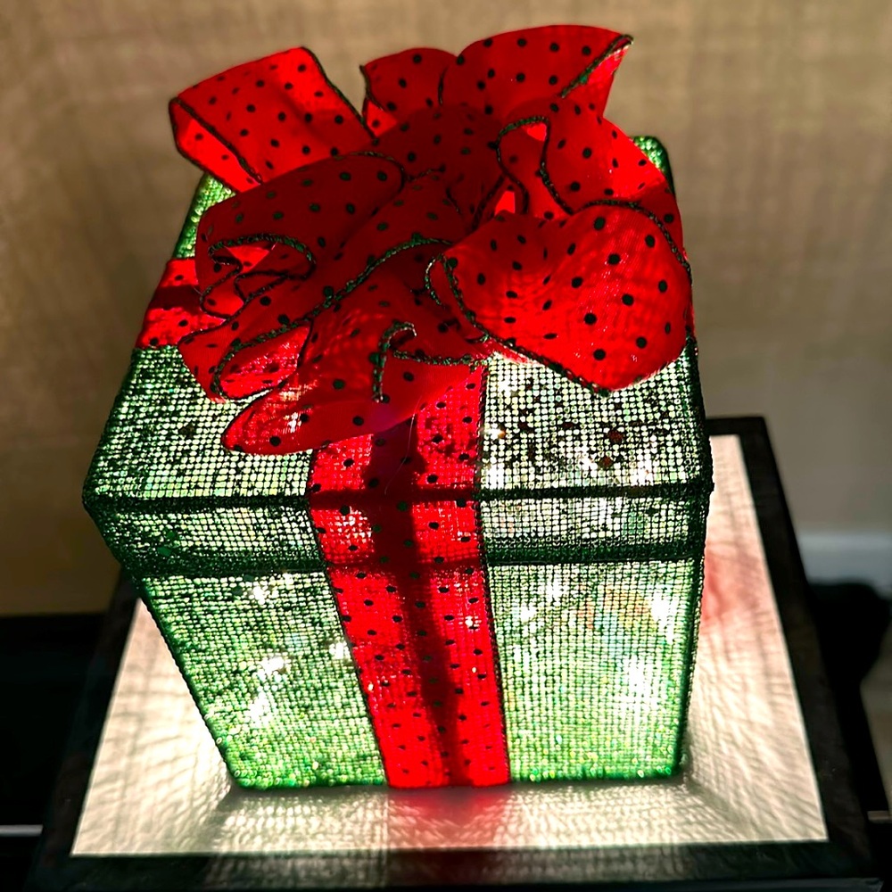 LED Lighted Glitter Threaded Gift Box Christmas Decoration